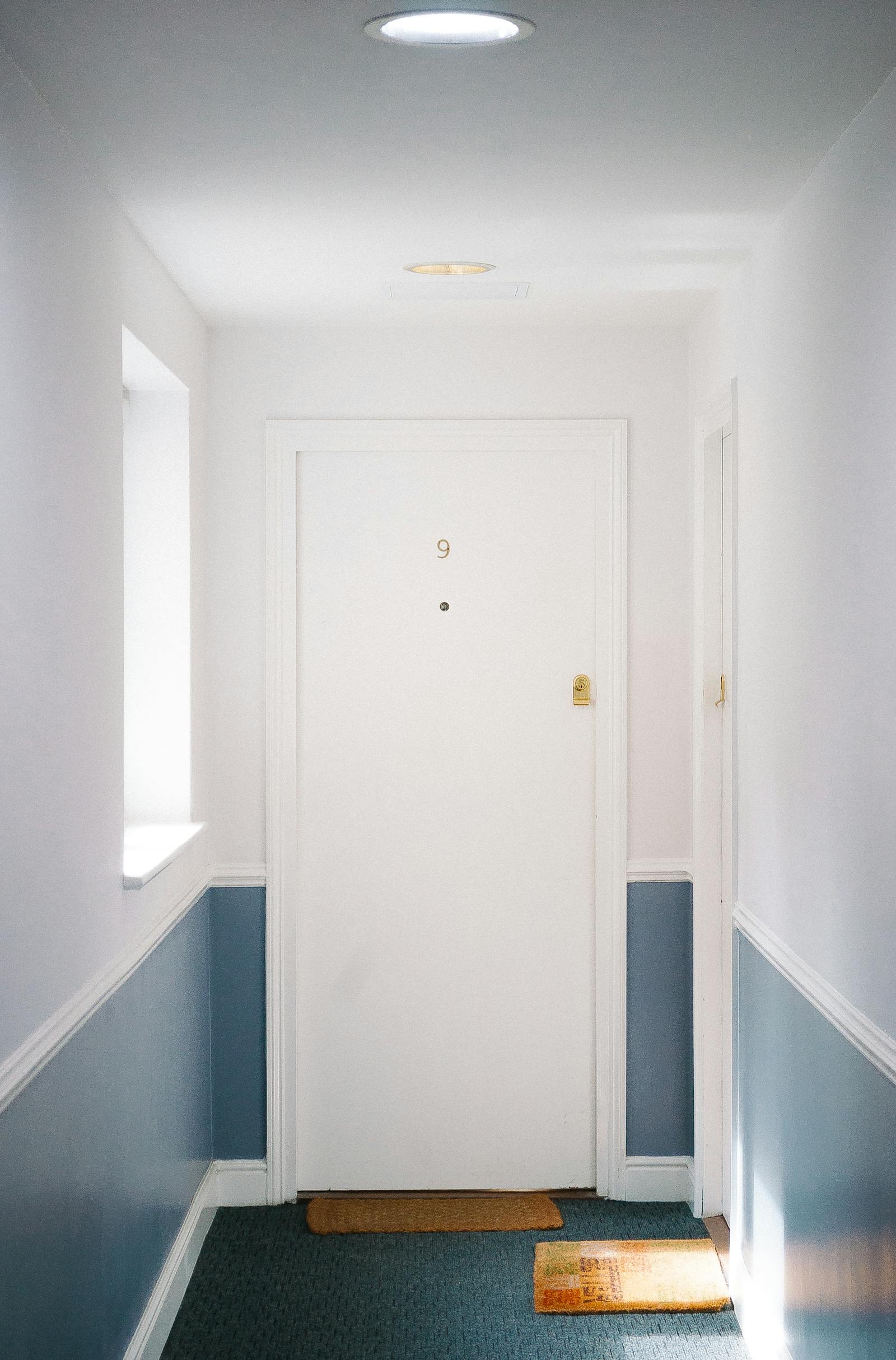 Refuerzo de Puertas para Apartamentos de NYC: Más Allá del Cerrojo - Featured image