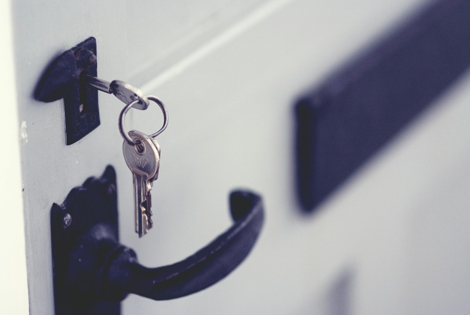 Kwikset vs Schlage in NYC: What Locksmiths Actually See - Featured image
